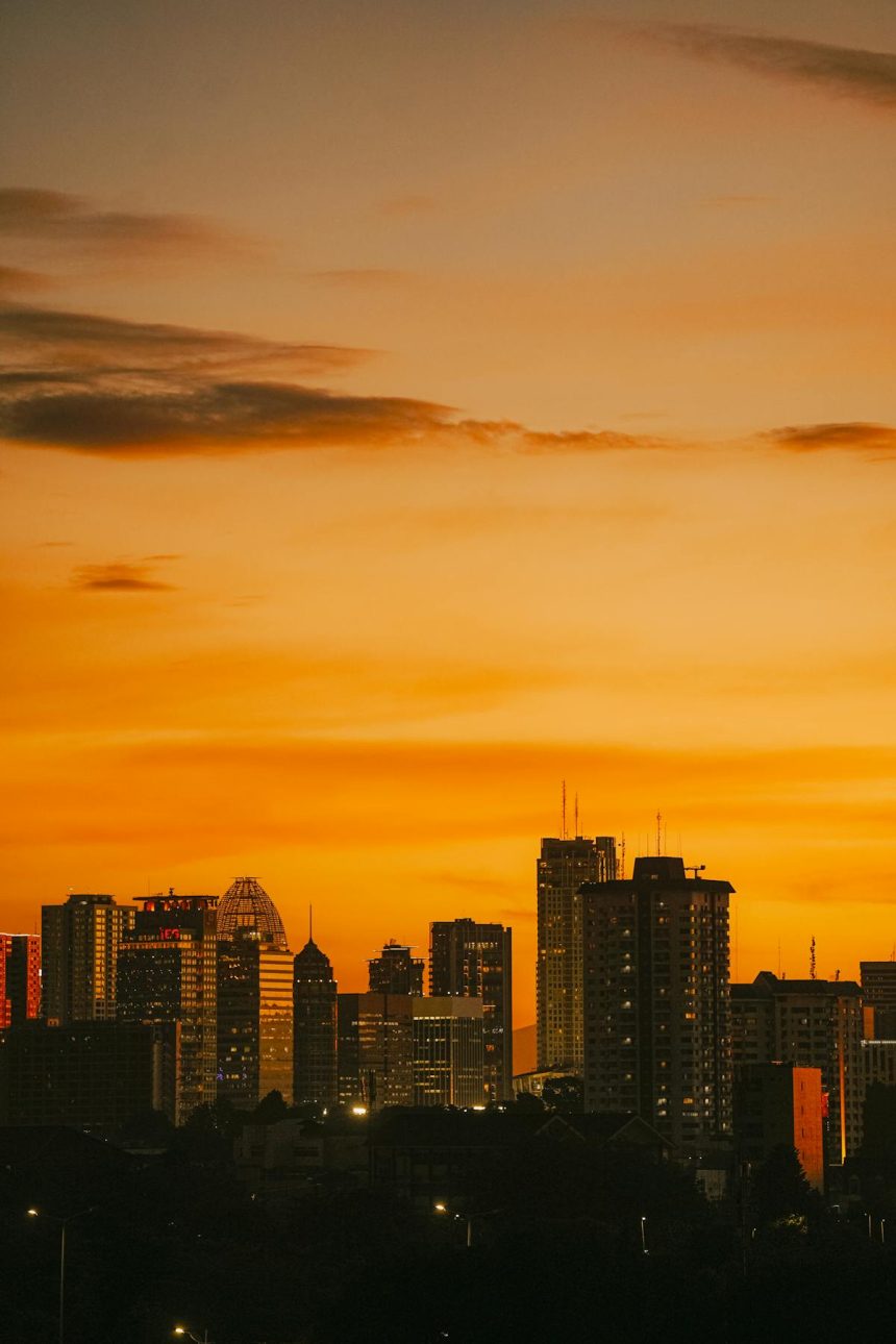 Berita: Investasi Asing di Indonesia Melonjak: Sektor Mana yang Paling Diminati?